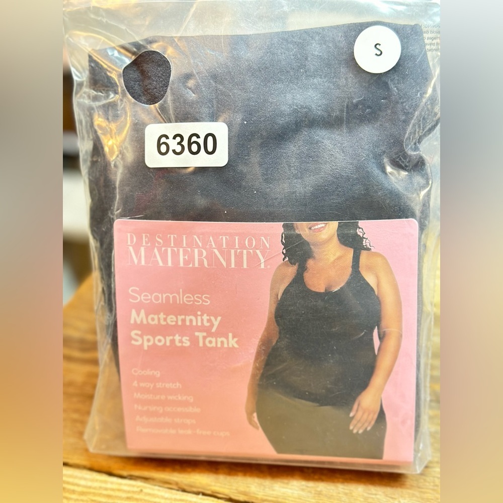 Destination maternity black small seamless maternity sports tank  new